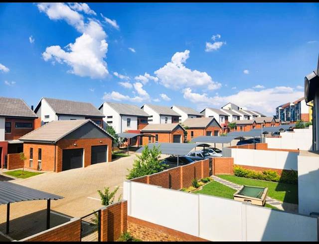 3 BEDROOM TOWNHOUSE FOR SALE IN AMBERFIELD